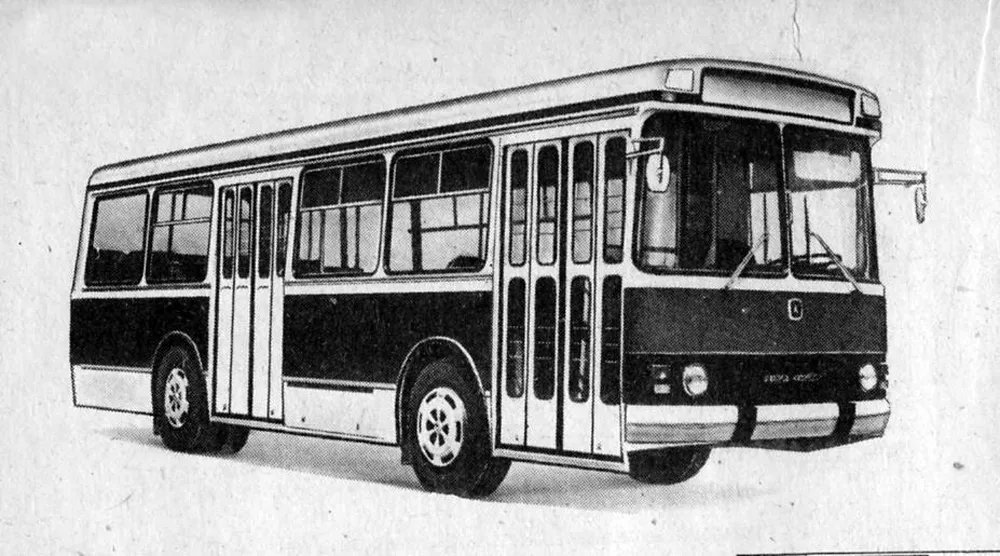 ЛАЗ-5252 с двигателем