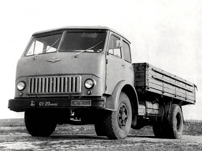 МАЗ-509 с двигателем